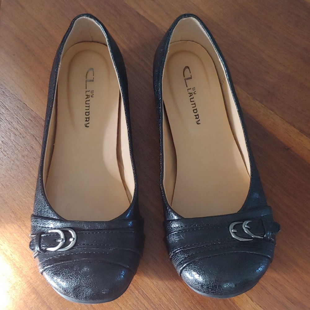 Flat ballet shoes